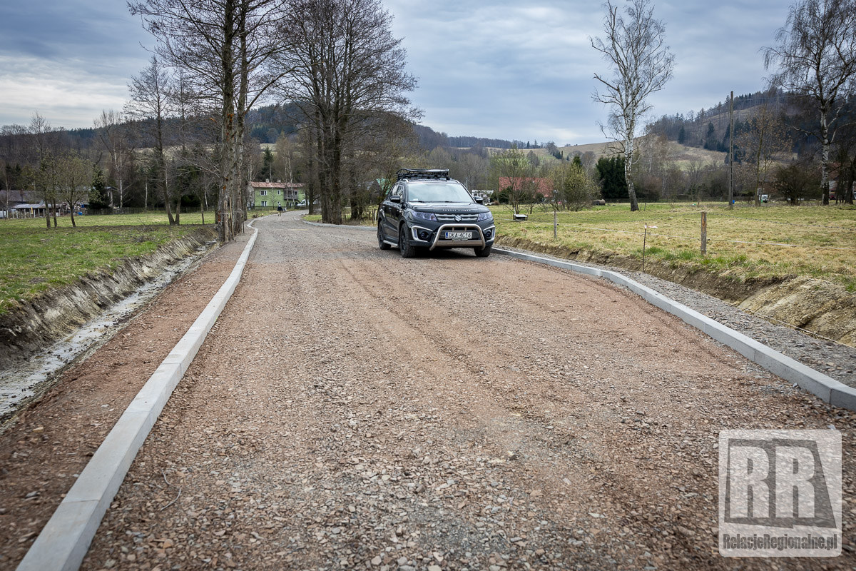 Postępujące prace na drodze gminnej w Wieściszowicach