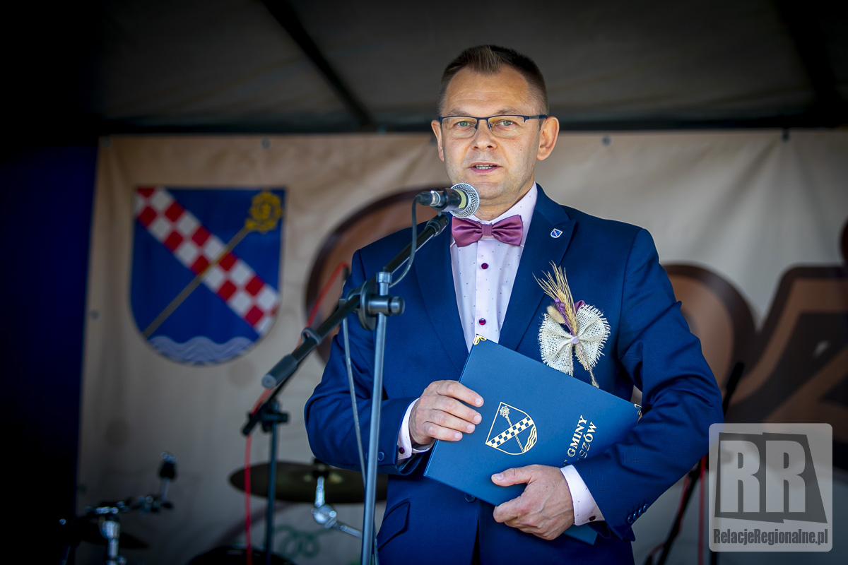 Wójt Wiesław Cepielik z udzielonym wotum zaufania i absolutorium