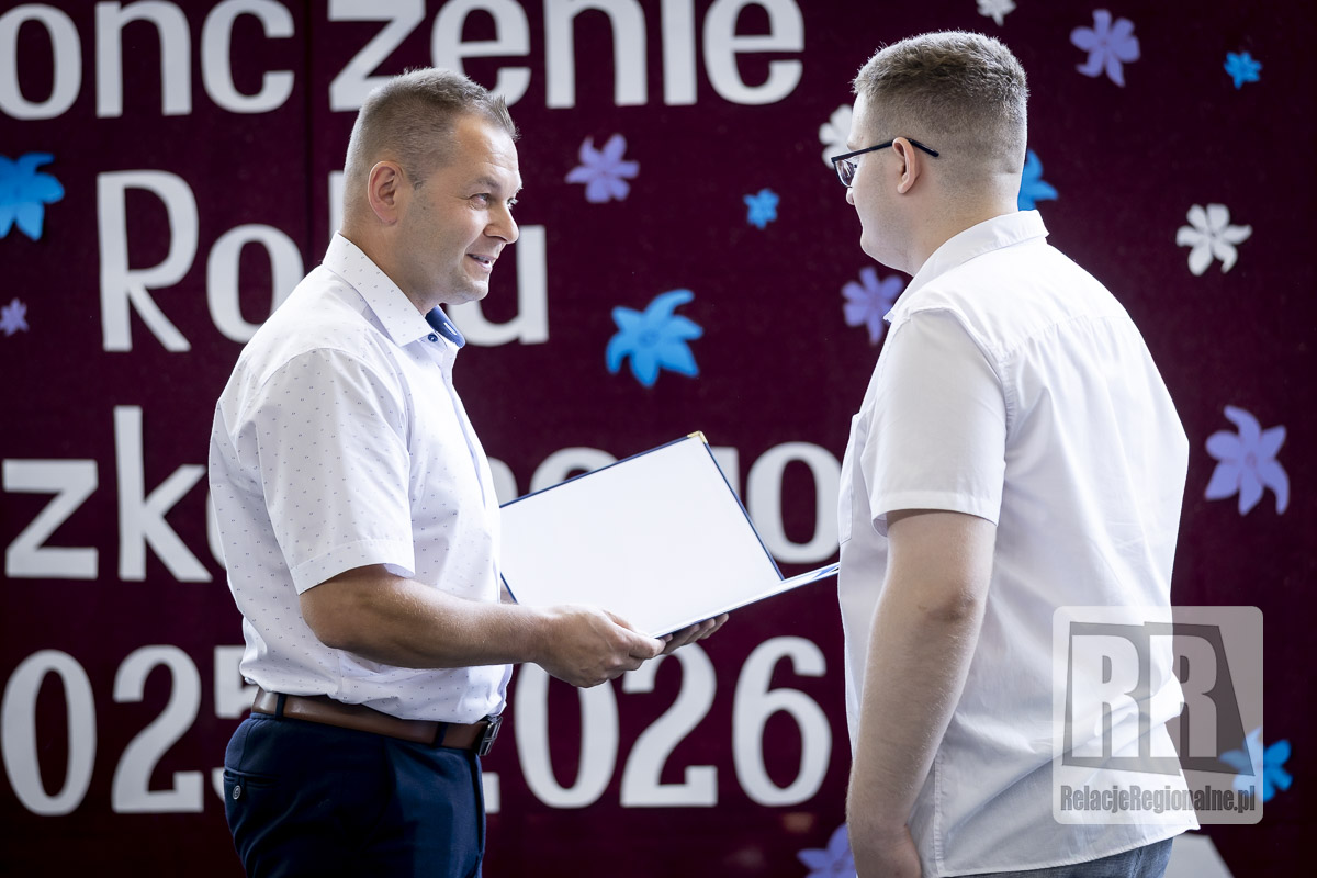 Wójt Wiesław Cepielik na wręczeniu wyróżnień dla absolwentów ZSZiO